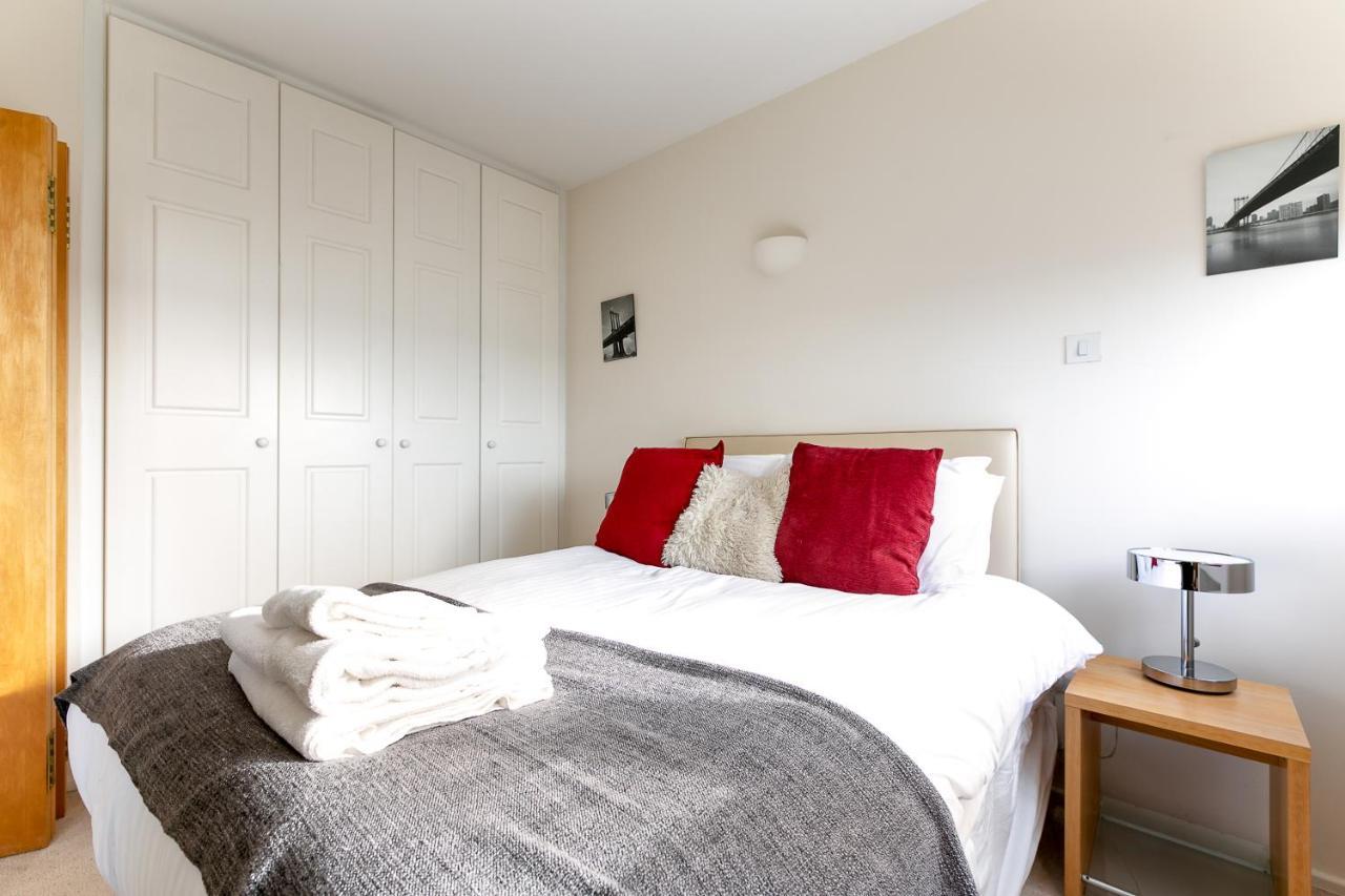 Point West Apartments London Eksteriør bilde