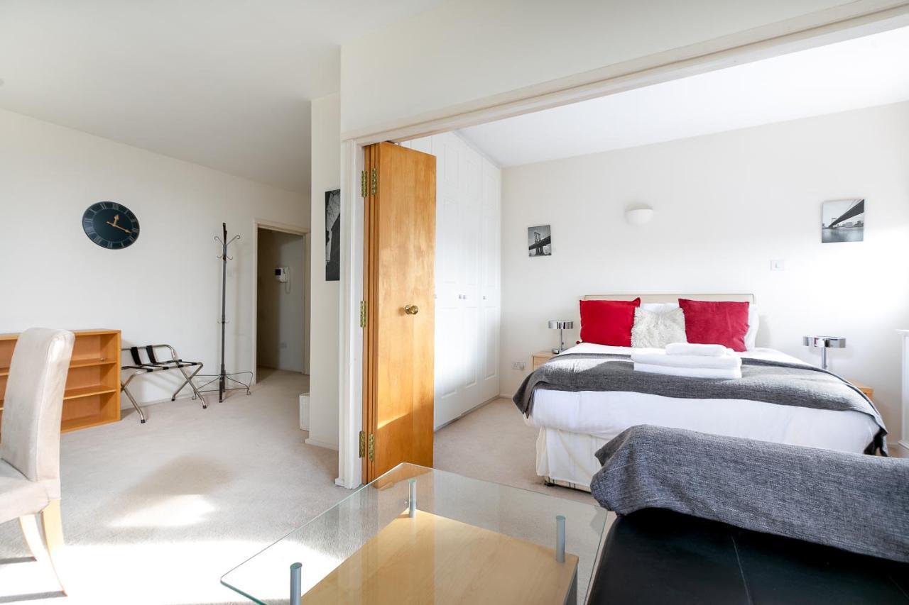 Point West Apartments London Eksteriør bilde
