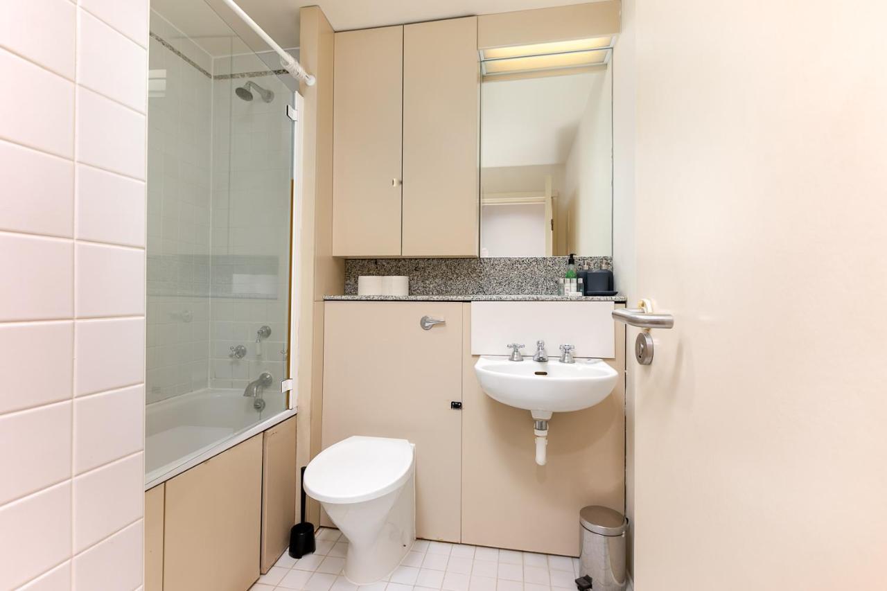 Point West Apartments London Eksteriør bilde